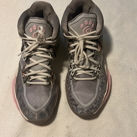 Men’s shoes Kyrie, leopard camo size 11 new no box - Picture 3 of 11